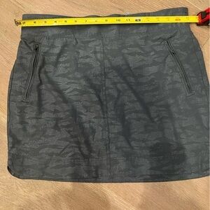Orvis Skort Skirt Shorts Women’s Size M Green Camo Stretch Mesh-  Hiking